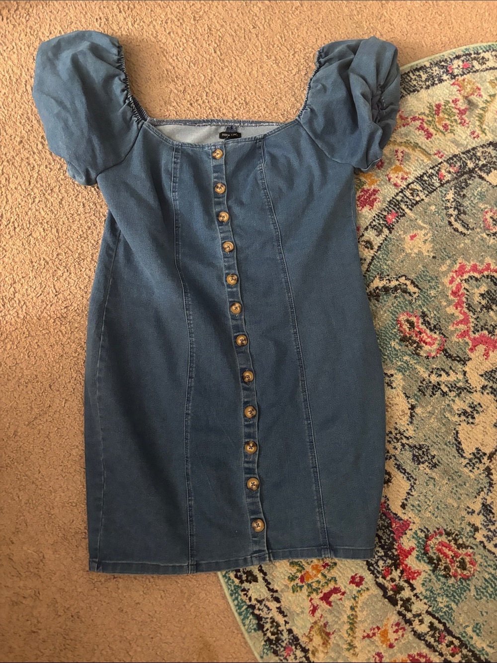 Denim mini dress, fitted w/ puff sleeves